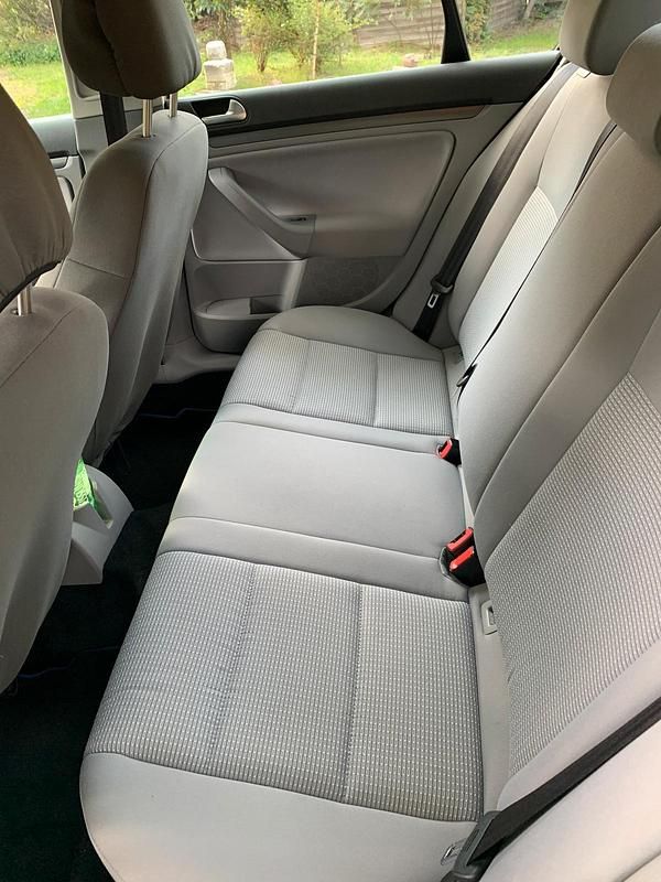 Gebraucht VW Jetta 102 PS (75 kW) 2006 Gold Limousine