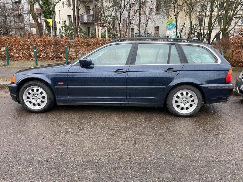 Gebraucht BMW 320 170 PS (125 kW) 2001 Blau Kombi