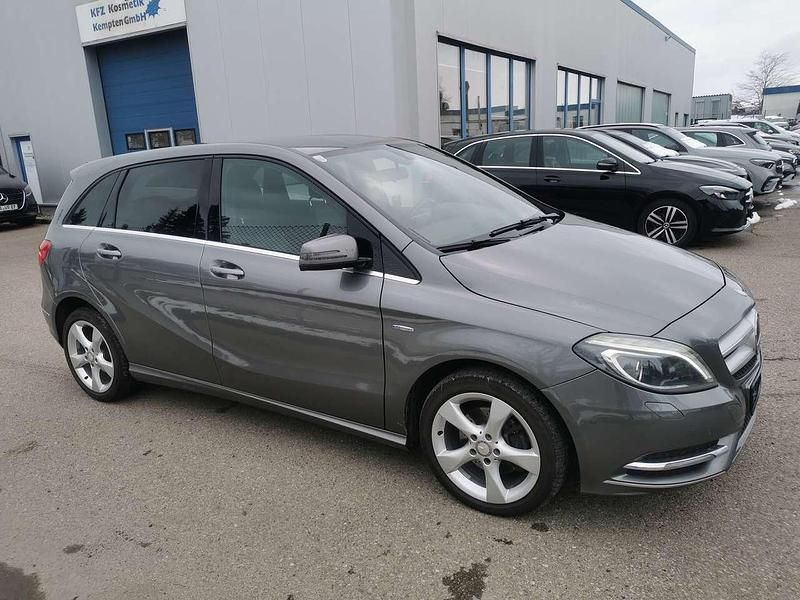 Gebraucht Mercedes B180 109 PS (80 kW) 2012 Mountaingrau  met. Van / Kleinbus