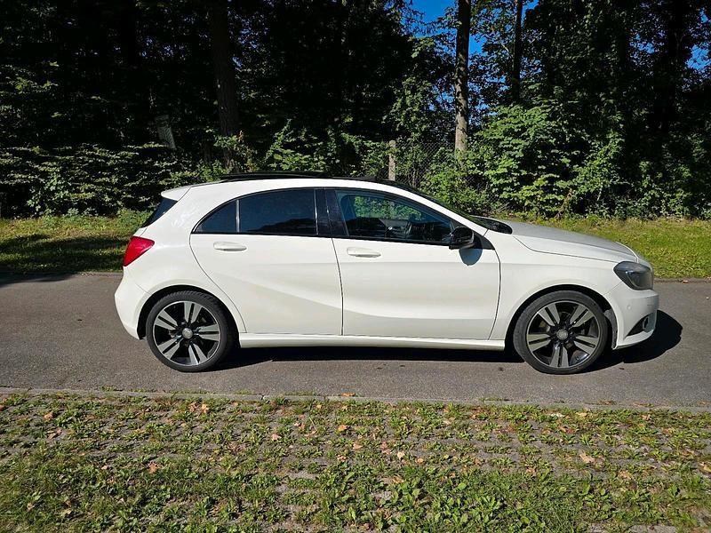 Weiß Gebraucht 2013 Mercedes A200 Limousine | 9.200 € (Fairer Preis) - Bild 1/4