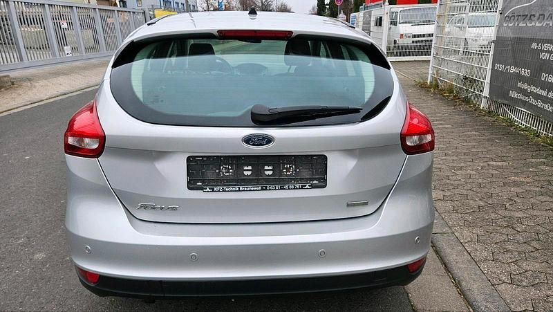 Gebraucht Ford Focus 101 PS (74 kW) 2015 Silber Kleinwagen