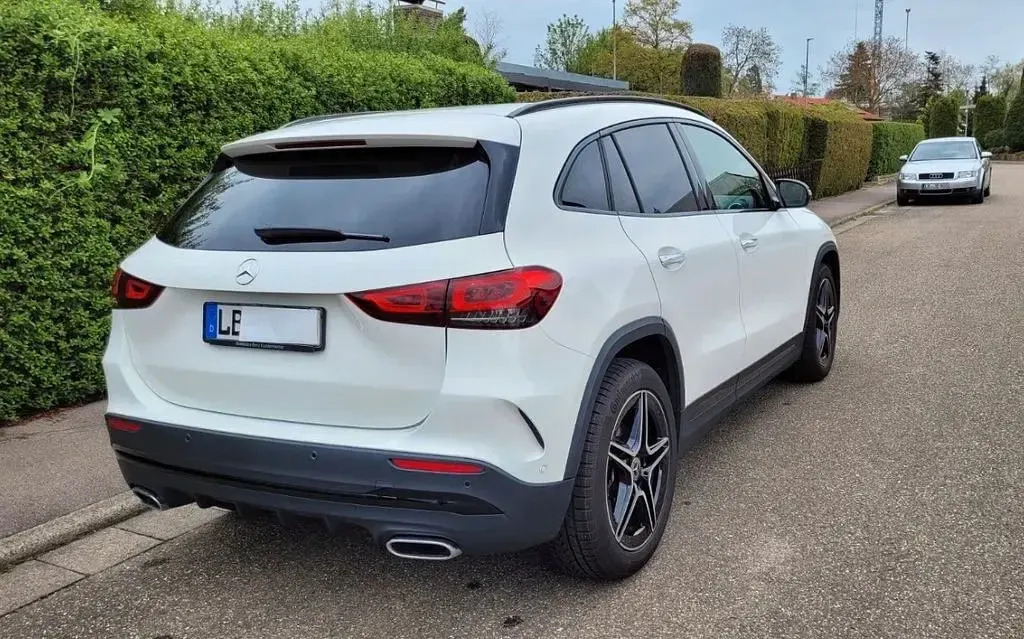 Gebraucht Mercedes GLA200 AMG line 165 PS (121 kW) 2021 Weiß SUV