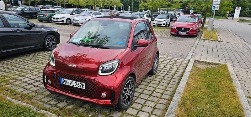 Rot Gebraucht 2021 Smart ForTwo Electric Drive Cabrio | 10.500 € (Fairer Preis) - Bild 1/4