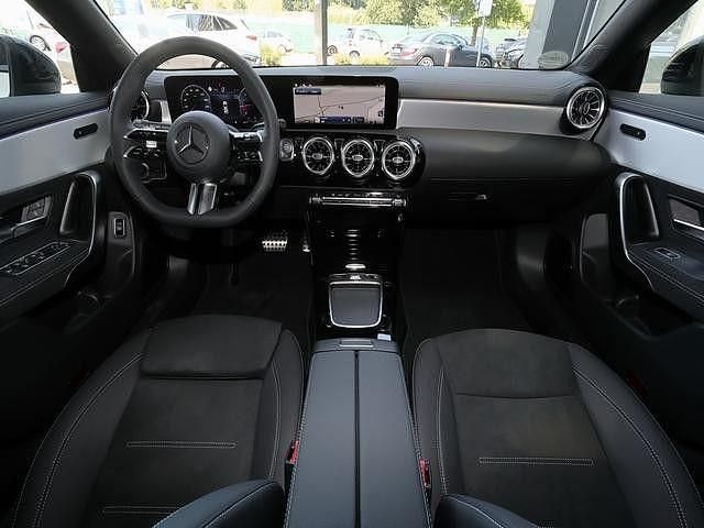 Gebraucht Mercedes CLA220 Shooting Brake AMG line 190 PS (139 kW) 2025 Kombi
