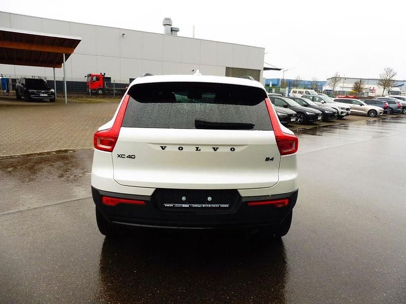 Gebraucht Volvo XC40 Plus 197 PS (144 kW) 2025 Crystal white / metallic SUV