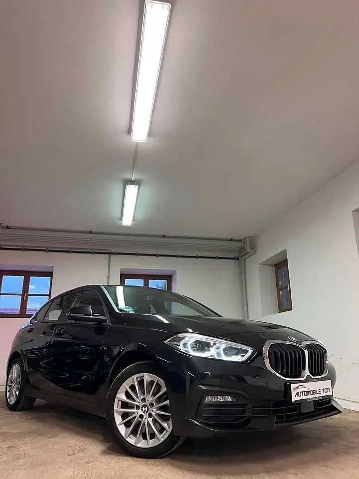 Gebraucht BMW 120 Advantage 190 PS (139 kW) 2023 Saphirschwarz metallic Kleinwagen