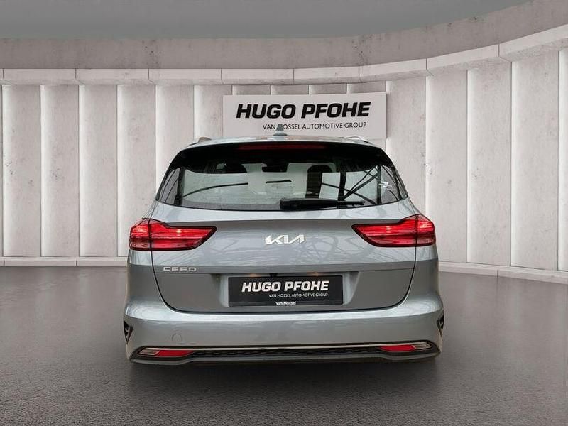 Gebraucht Kia Ceed Vision 101 PS (74 kW) 2023 Silber Kleinwagen