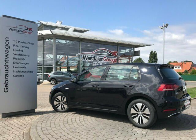 Gebraucht VW e-Golf 100 kW (136 PS) 2020 Schwarz Kleinwagen