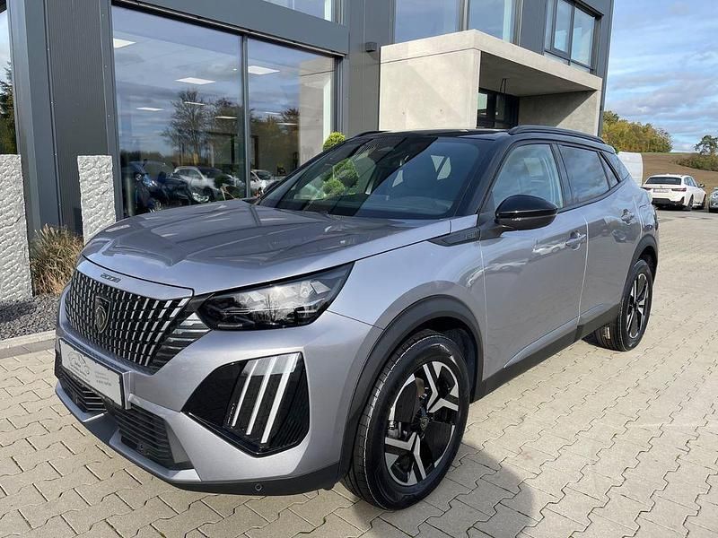 Grau Neu 2025 Peugeot 2008 GT SUV | 24.780 € - Bild 1/4