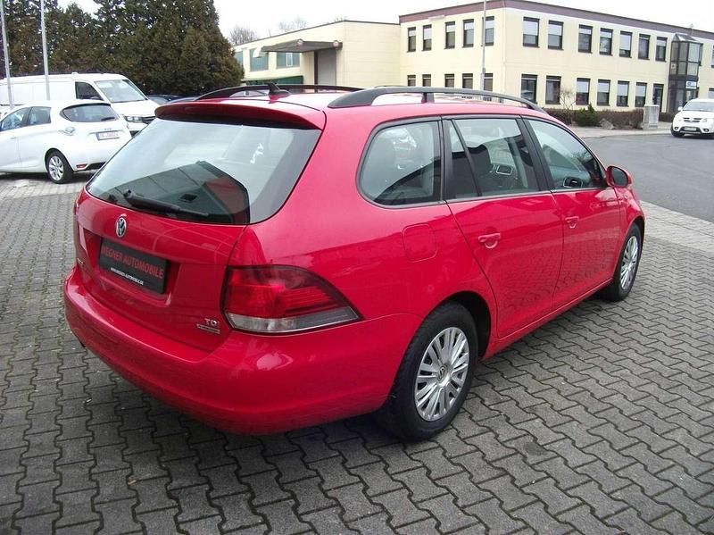 Second-hand VW Golf VII Trendline 105 CP (77 kW) 2013 Roșu Break