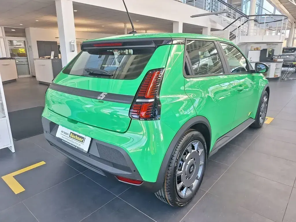 Usata Renault 5 E-Tech Evolution 89 kW (122 CV) 2025 Verde Berlina