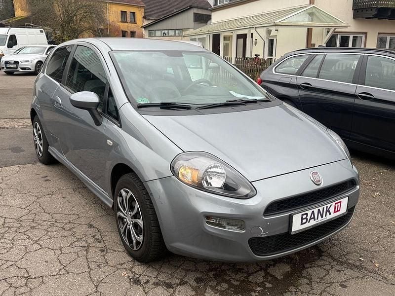 Grau Gebraucht 2012 Fiat Punto More Limousine | 4.250 € (Fairer Preis) - Bild 1/4