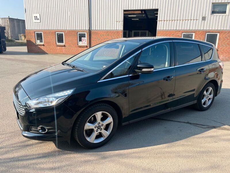 Schwarz Gebraucht 2018 Ford S-MAX Titanium Van / Kleinbus | 10.900 € (Superpreis) - Bild 1/4