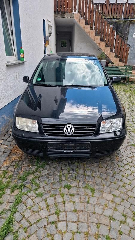 Schwarz Gebraucht 1999 VW Bora Limousine | 800 € (Fairer Preis) - Bild 1/4