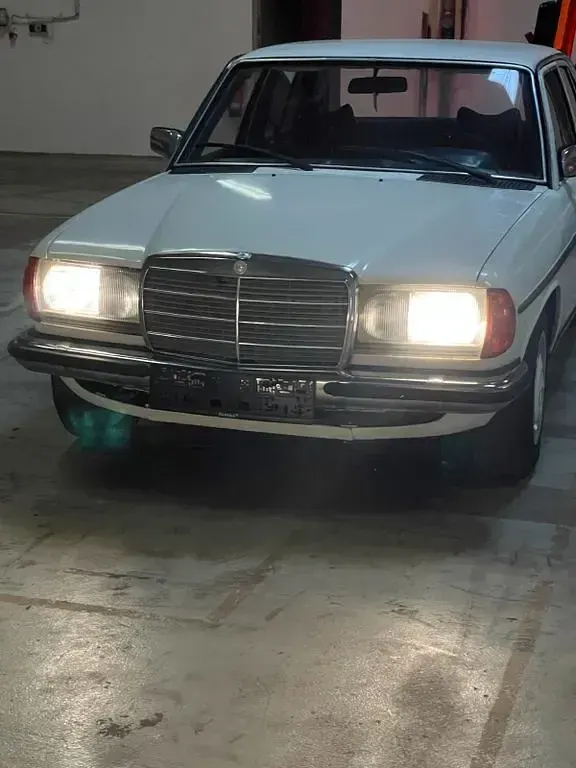 Gebraucht Mercedes 280 185 PS (136 kW) 1980 Weiß Limousine