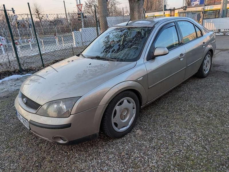 Gebraucht Ford Mondeo Ghia 145 PS (106 kW) 2002 Beige Limousine