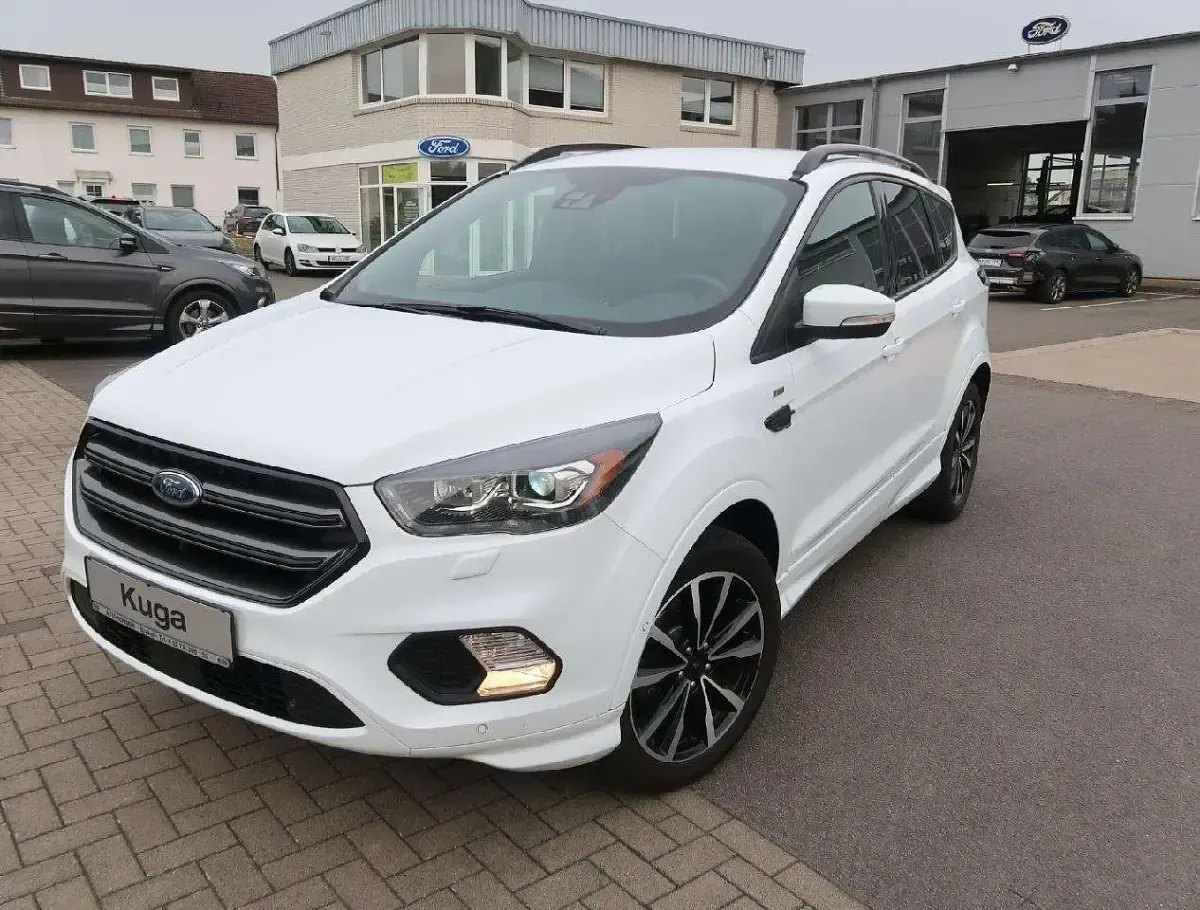 Gebraucht Ford Kuga ST-Line 150 PS (110 kW) 2017 Frostweiß SUV