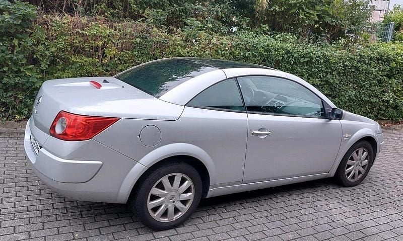 Grau Gebraucht 2008 Renault Mégane Cabriolet Avantage Cabrio | 2.200 € (Fairer Preis) - Bild 1/4