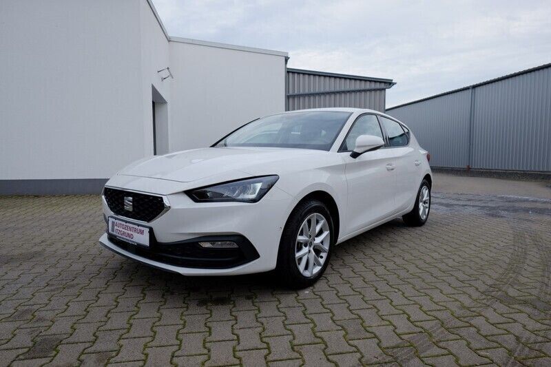 Weiß Gebraucht 2024 Seat Leon Style Kleinwagen | 19.999 € (Guter Preis) - Bild 1/4