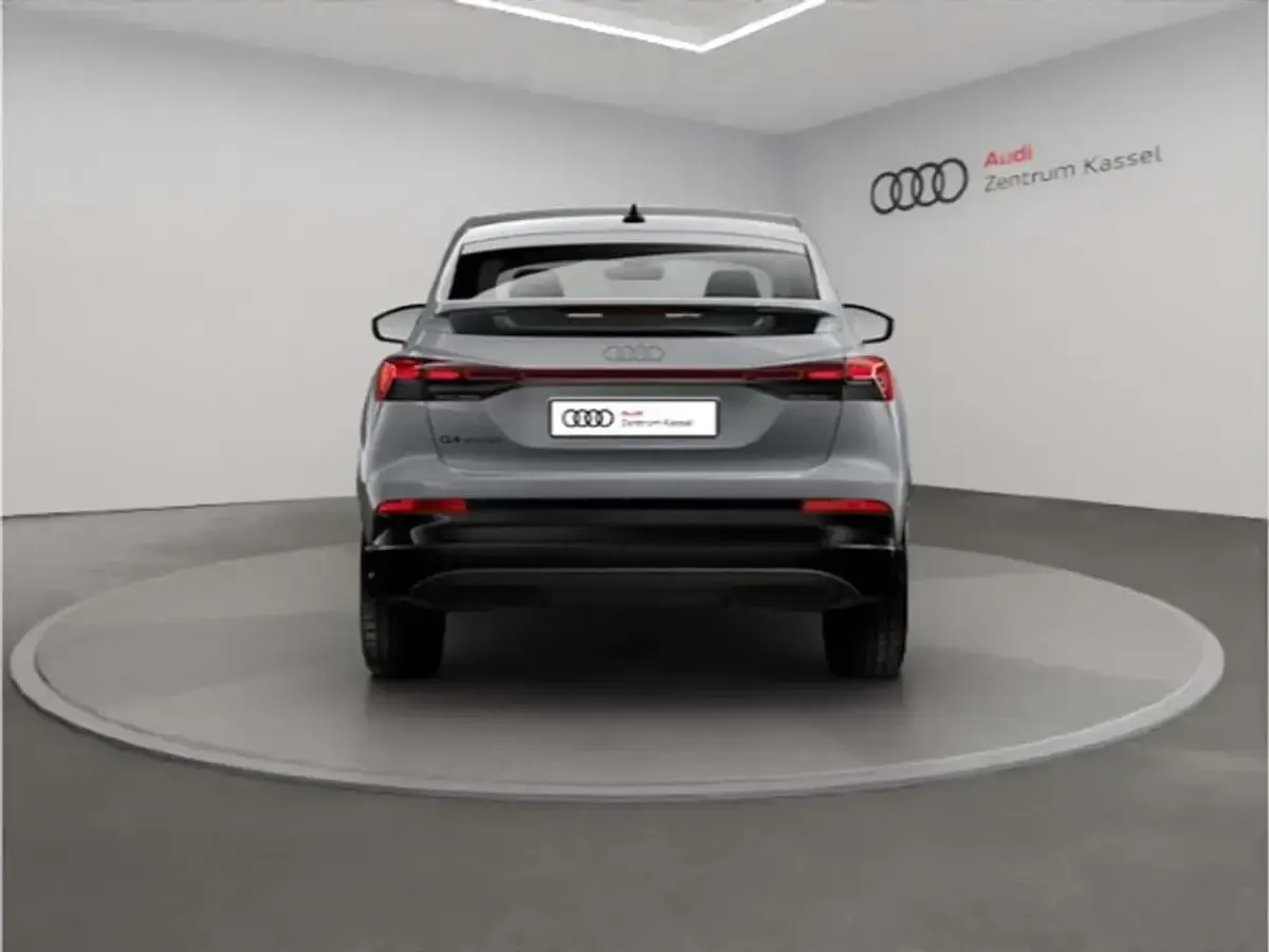 Nowe Audi Q4 e-tron 150 kW (204 KM) 2026 Szary SUV