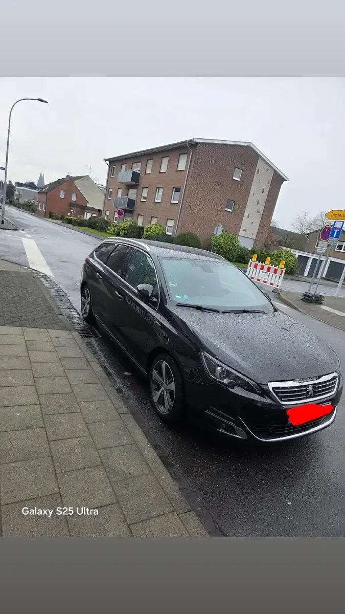 Gebraucht Peugeot 308 120 PS (88 kW) 2016 Schwarz Kombi