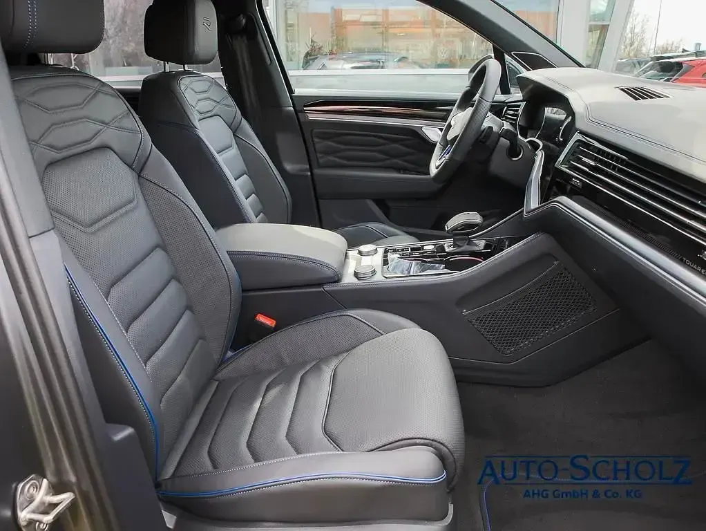 Gebraucht VW Touareg R 462 PS (339 kW) 2025 Grau SUV