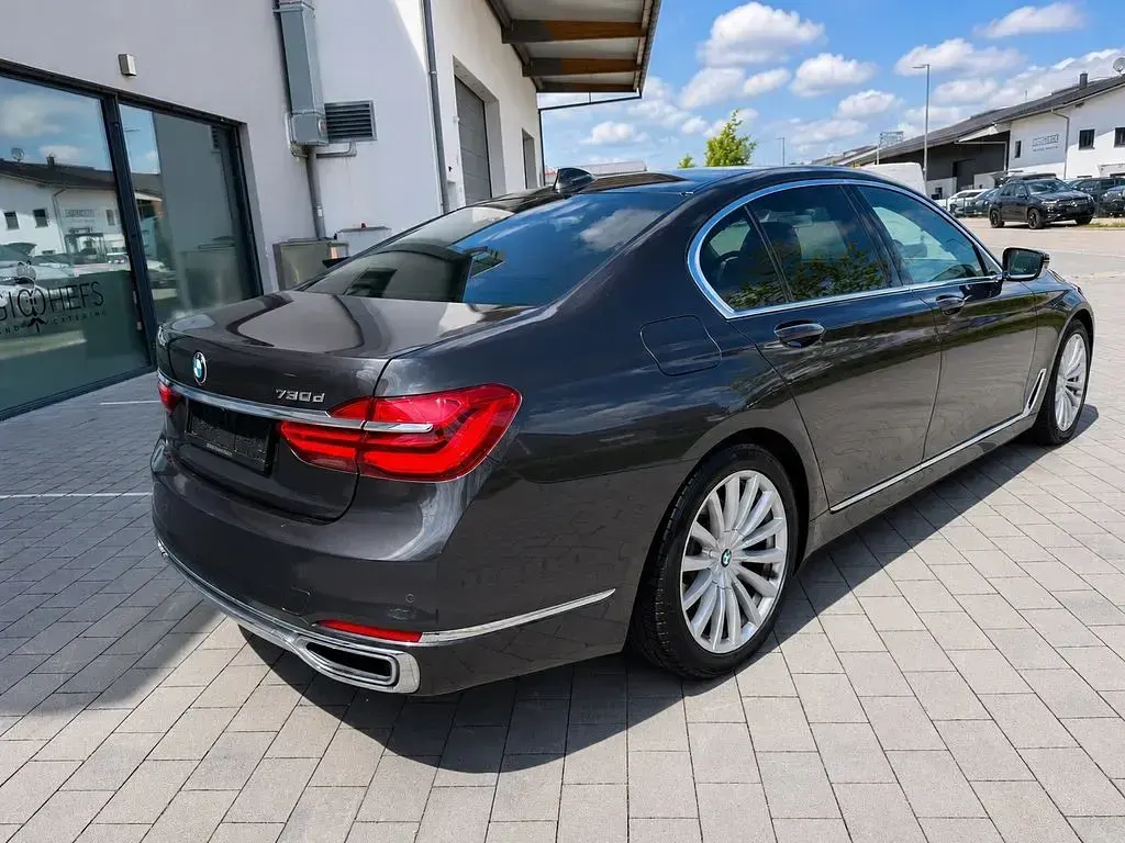 Gebraucht BMW 730 265 PS (194 kW) 2016 Grau Limousine