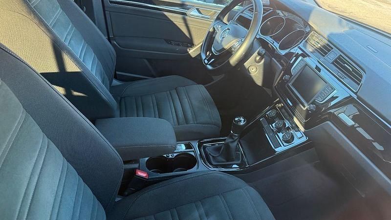 Gebraucht VW Touran Highline 150 PS (110 kW) 2016 Blau Van / Kleinbus