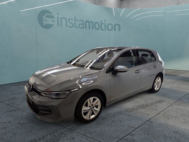 Grau Gebraucht 2024 VW Golf VIII Life Limousine | 30.004 € (Etwas zu teuer) - Bild 1/2