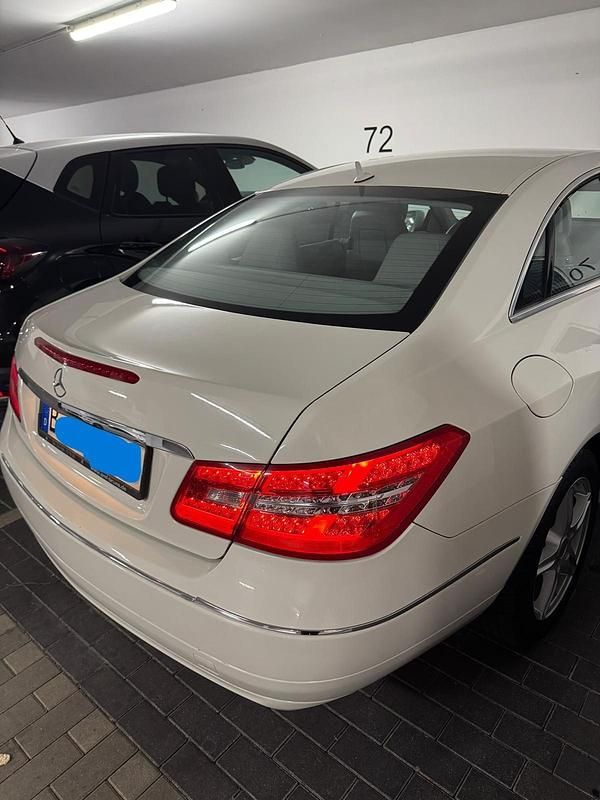 Gebraucht Mercedes E200 184 PS (135 kW) 2010 Weiß Coupé