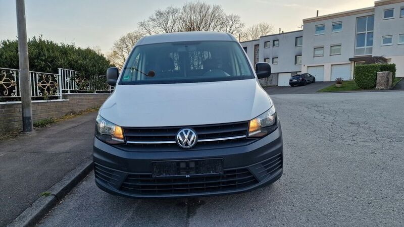 Weiß Gebraucht 2017 VW Caddy Maxi Van / Kleinbus | 14.650 € (Etwas zu teuer) - Bild 1/4