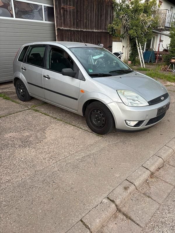 Silber Gebraucht 2005 Ford Fiesta Kleinwagen | 399 € (Superpreis) - Bild 1/4