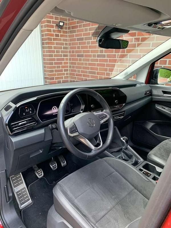 Rot Gebraucht 2023 VW Caddy Style Van / Kleinbus | 26.500 € (Guter Preis) - Bild 1/4