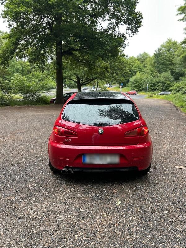 Rot Gebraucht 2005 Alfa Romeo 147 Kleinwagen | 1.000 € (Guter Preis) - Bild 1/4