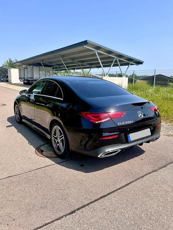 Schwarz Gebraucht 2021 Mercedes CLA220 Limousine | 27.600 € (Teuer) - Bild 1/4