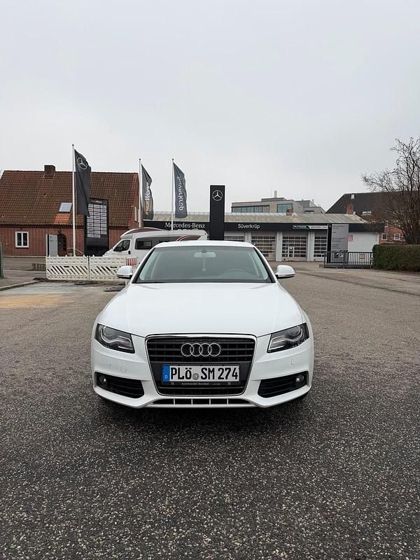 Weiß Gebraucht 2008 Audi A4 Ambiente Limousine | 6.200 € (Fairer Preis) - Bild 1/4