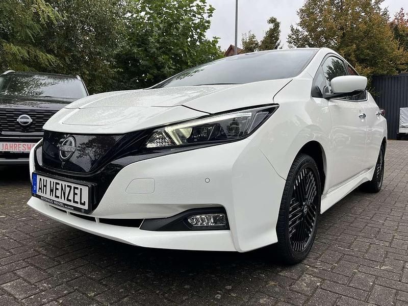 Super white Gebraucht 2022 Nissan Leaf N-Connecta Kleinwagen | 17.990 € (Fairer Preis) - Bild 1/4