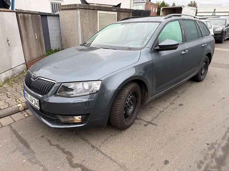 Quarzgrau metallic Gebraucht 2016 Skoda Octavia Joy Kombi | 6.500 € - Bild 1/4