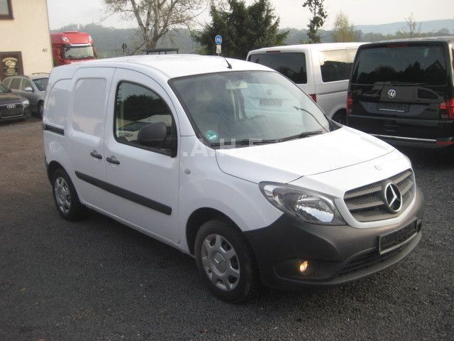 Weiß Gebraucht 2016 Mercedes Citan 109 Van / Kleinbus | 10.900 € (Fairer Preis) - Bild 1/4