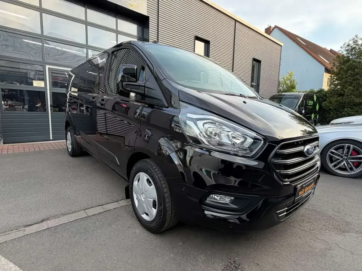Gebraucht Ford Tourneo 170 PS (125 kW) 2023 Schwarz Van / Kleinbus
