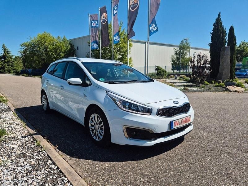 Second-hand Kia Ceed 101 CP (74 kW) 2016 Alb Hatchback