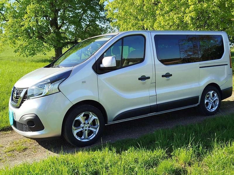 Silber Gebraucht 2018 Nissan NV300 Premium Edition Van | 29.990 € - Bild 1/4