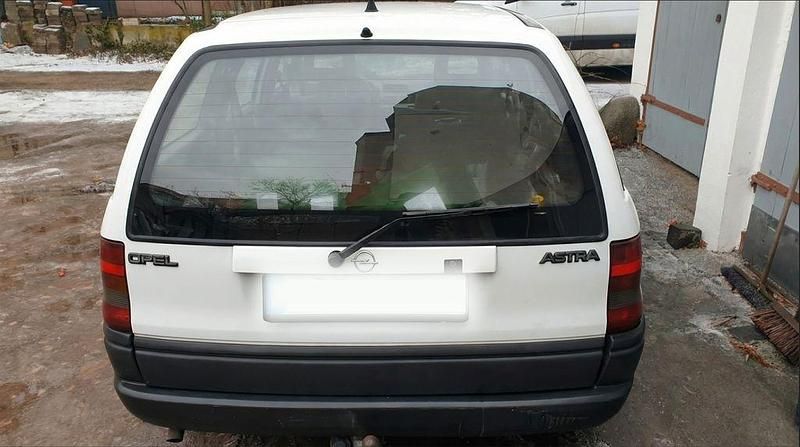 Gebraucht Opel Astra 68 PS (50 kW) 1993 Weiß Kombi