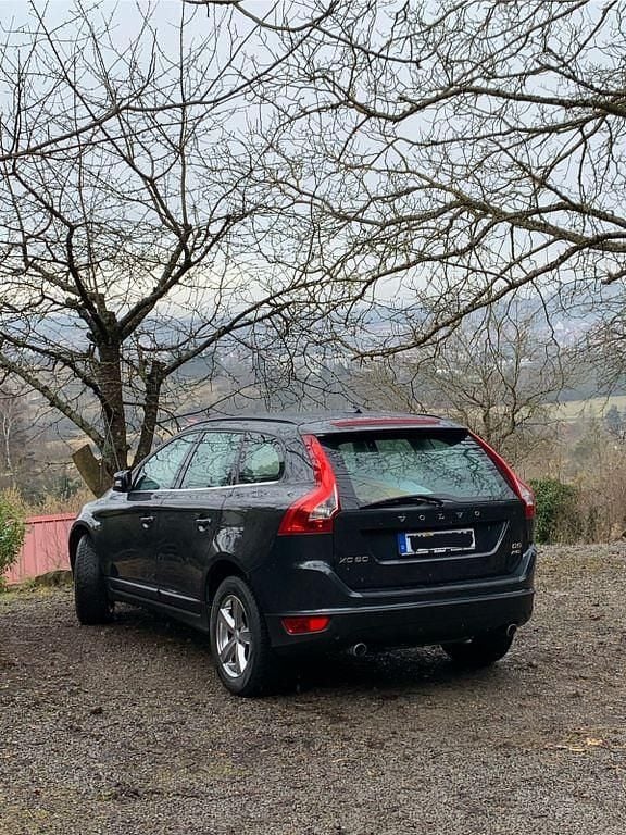 Grau Gebraucht 2011 Volvo XC60 Momentum SUV | 11.000 € (Fairer Preis) - Bild 1/4
