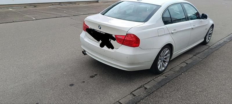 Gebraucht BMW 325 197 PS (144 kW) 2009 Weiß Limousine