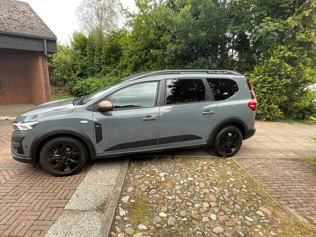 Gebraucht Dacia Jogger Extreme 110 PS (80 kW) 2024 Grau Van / Kleinbus