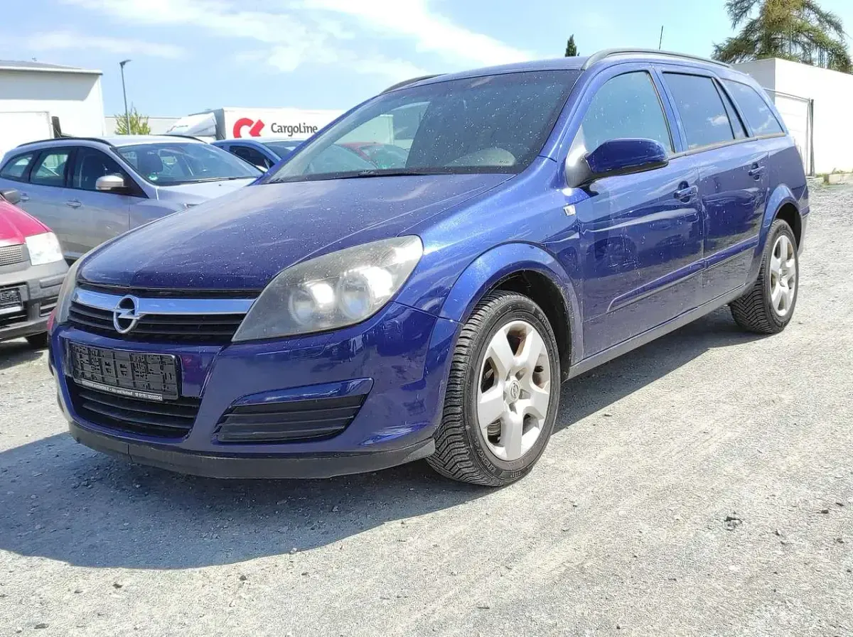 Usata Opel Astra Edition 101 CV (74 kW) 2005 Blu Station wagon