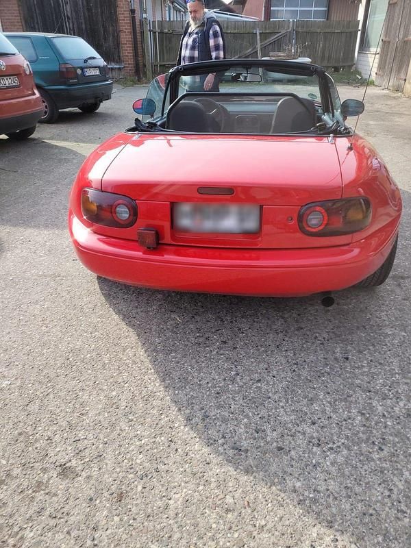 Second-hand Mazda MX5 124 CP (91 kW) 1992 Roșu Cabrio