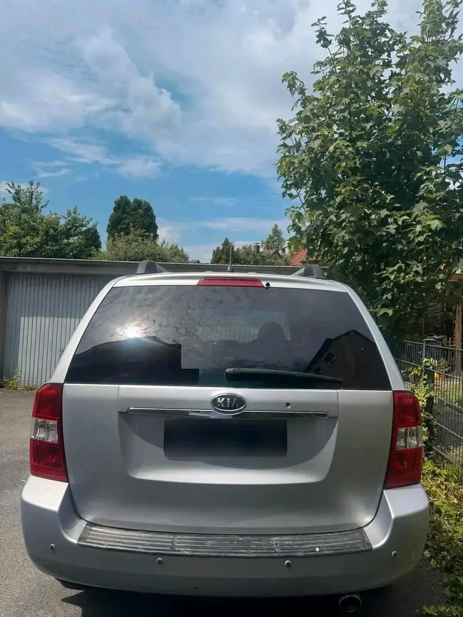 Gebraucht Kia Carnival 194 PS (142 kW) 2009 Silber Van / Kleinbus