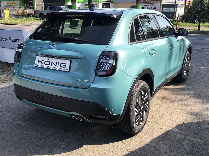 Gebraucht Fiat 600 146 PS (107 kW) 2025 Blau Limousine